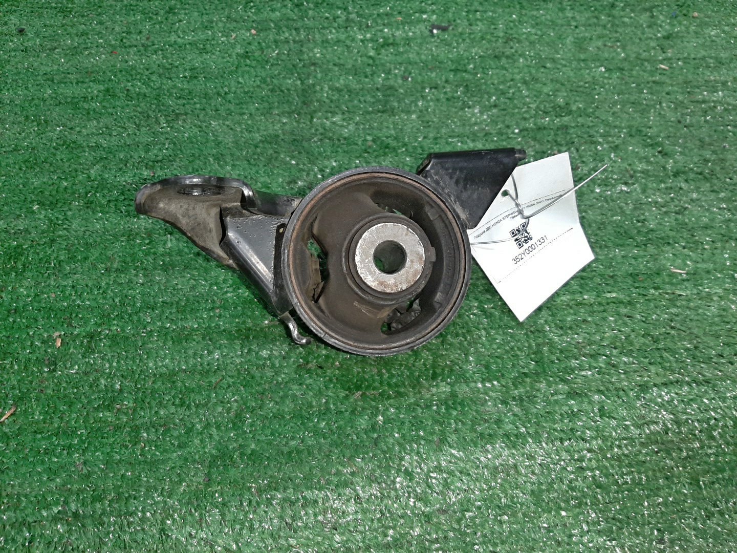 Подушка двс левая передняя HONDA STEPWGN RK1 R20A 1 ракурс