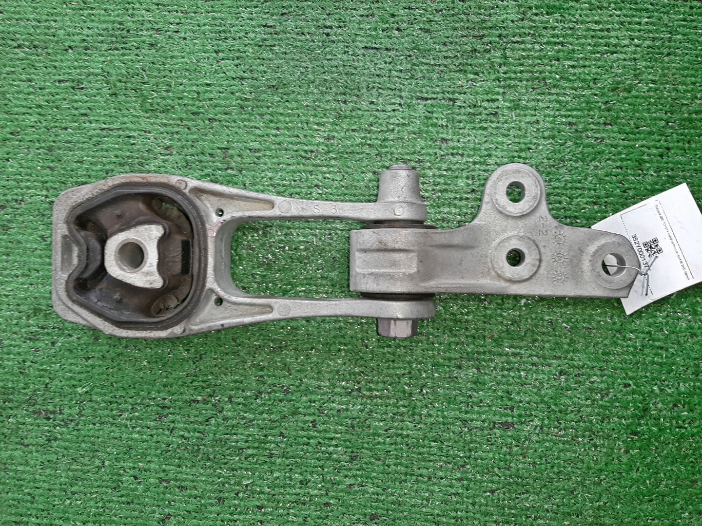 Подушка двс задняя TOYOTA YARIS MXPH10 M15A-FXE 1 ракурс