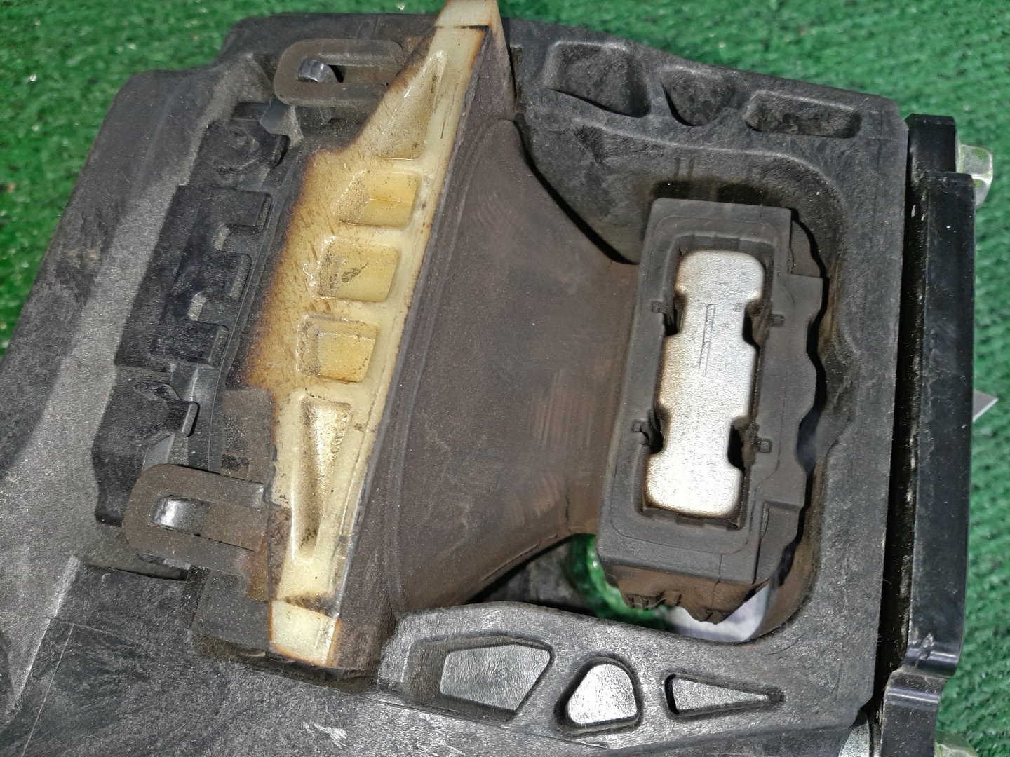 Подушка двс правая передняя HONDA VEZEL RV5 LEC 3 ракурс