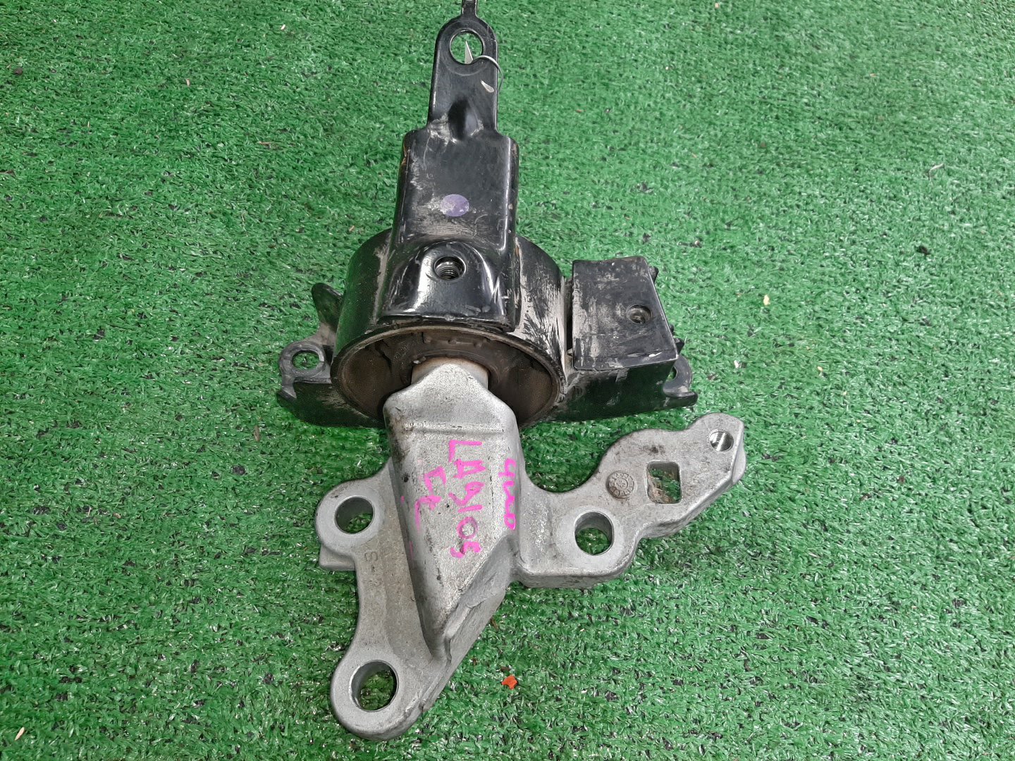 Подушка двс левая передняя DAIHATSU TAFT LA910S KF 1 ракурс