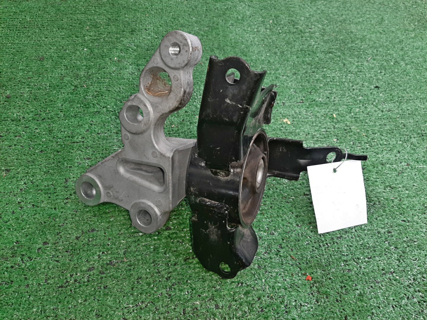 Подушка двс левая передняя DAIHATSU TAFT LA910S KF 2 ракурс