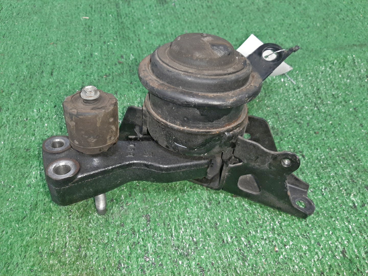 Подушка двс правая передняя TOYOTA AQUA NHP10 1NZ-FXE 1 ракурс