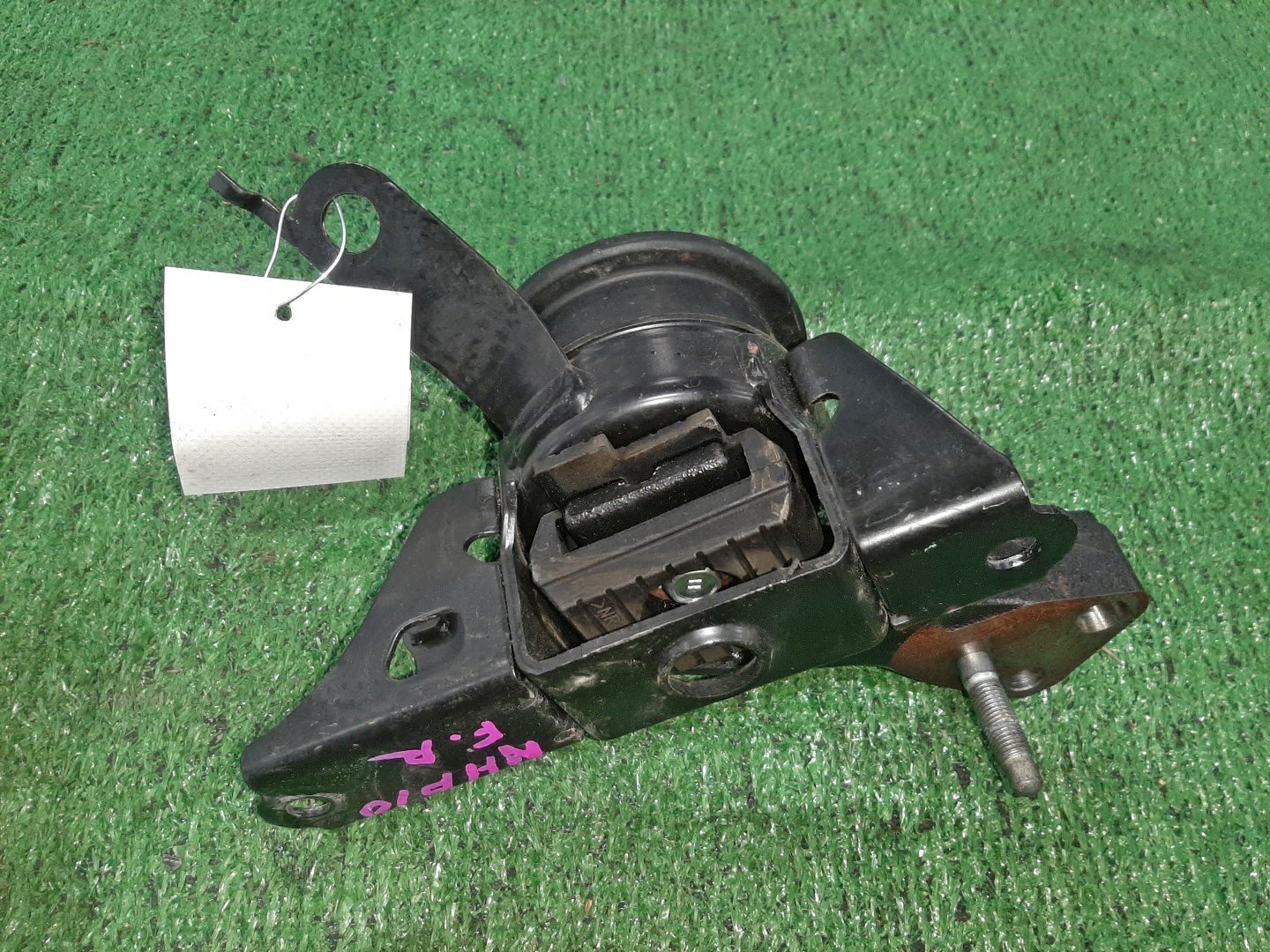 Подушка двс правая передняя TOYOTA AQUA NHP10 1NZ-FXE 2 ракурс