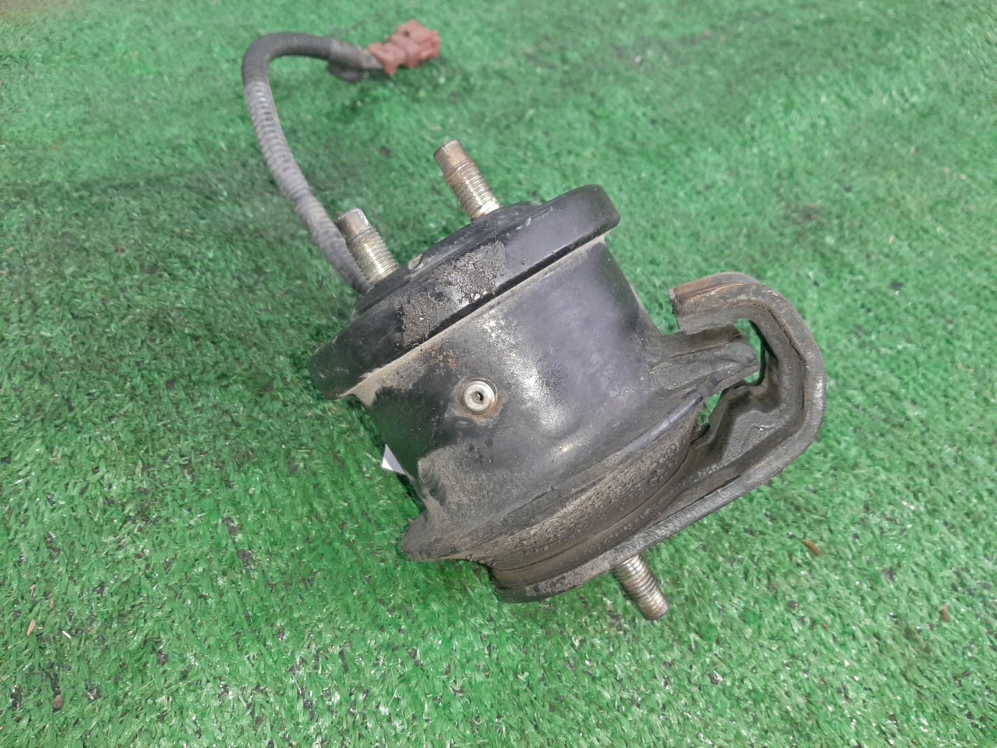 Подушка двс левая передняя NISSAN LEOPARD JHY33 VQ30DE 2 ракурс