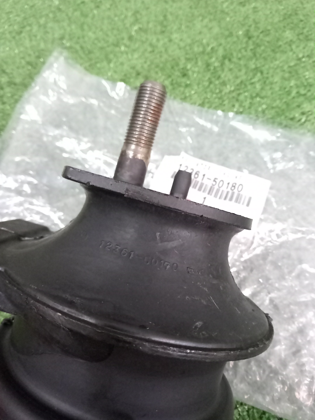 Подушка двс TOYOTA CELSIOR UCF30 3UZ-FE 12361-50180 3 ракурс