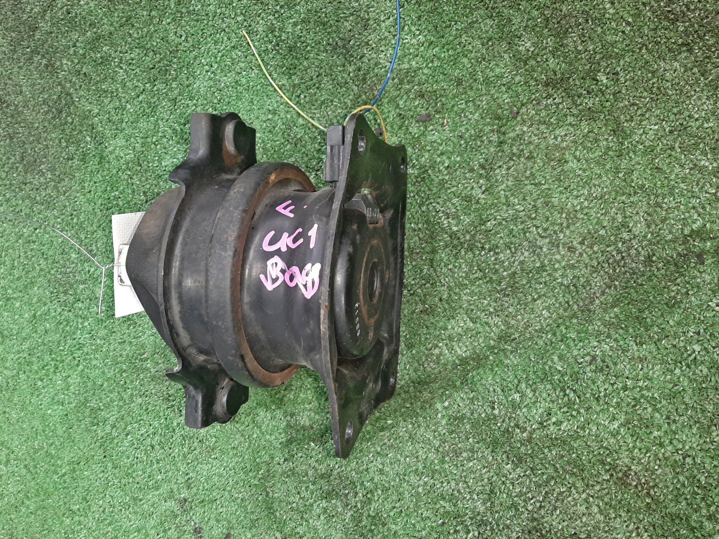 Подушка двс передняя HONDA INSPIRE UC1 J30A 2 ракурс
