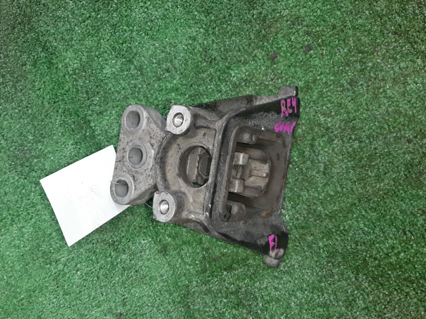 Подушка двс левая передняя HONDA CR-V RE4 K24A 1 ракурс Подушка двс левая передняя HONDA CR-V RE4 K24A 1 ракурс