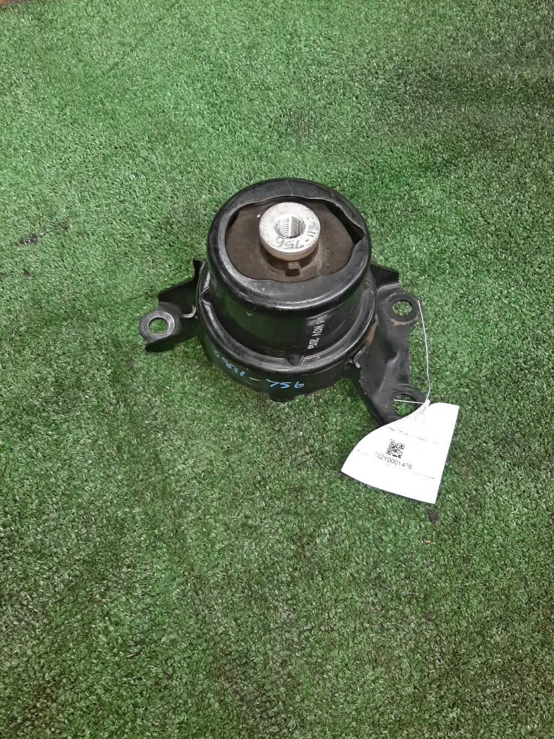 Подушка двс правая передняя HONDA FIT GP5 LEB 1 ракурс