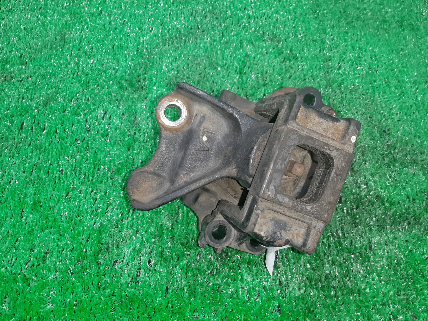 Подушка двс правая передняя HONDA AIRWAVE GJ1 L15A 1 ракурс