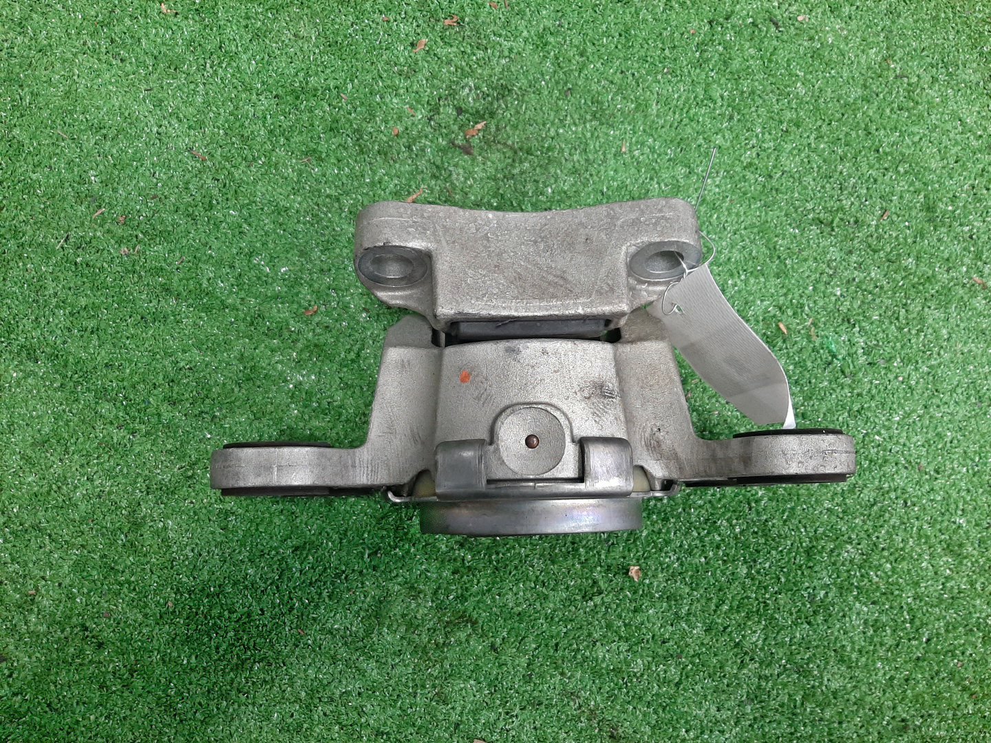 Подушка двс левая передняя LAND ROVER RANGE ROVER EVOQUE L538 204DTD 2675 3 ракурс Подушка двс левая передняя LAND ROVER RANGE ROVER EVOQUE L538 204DTD 2675 3 ракурс