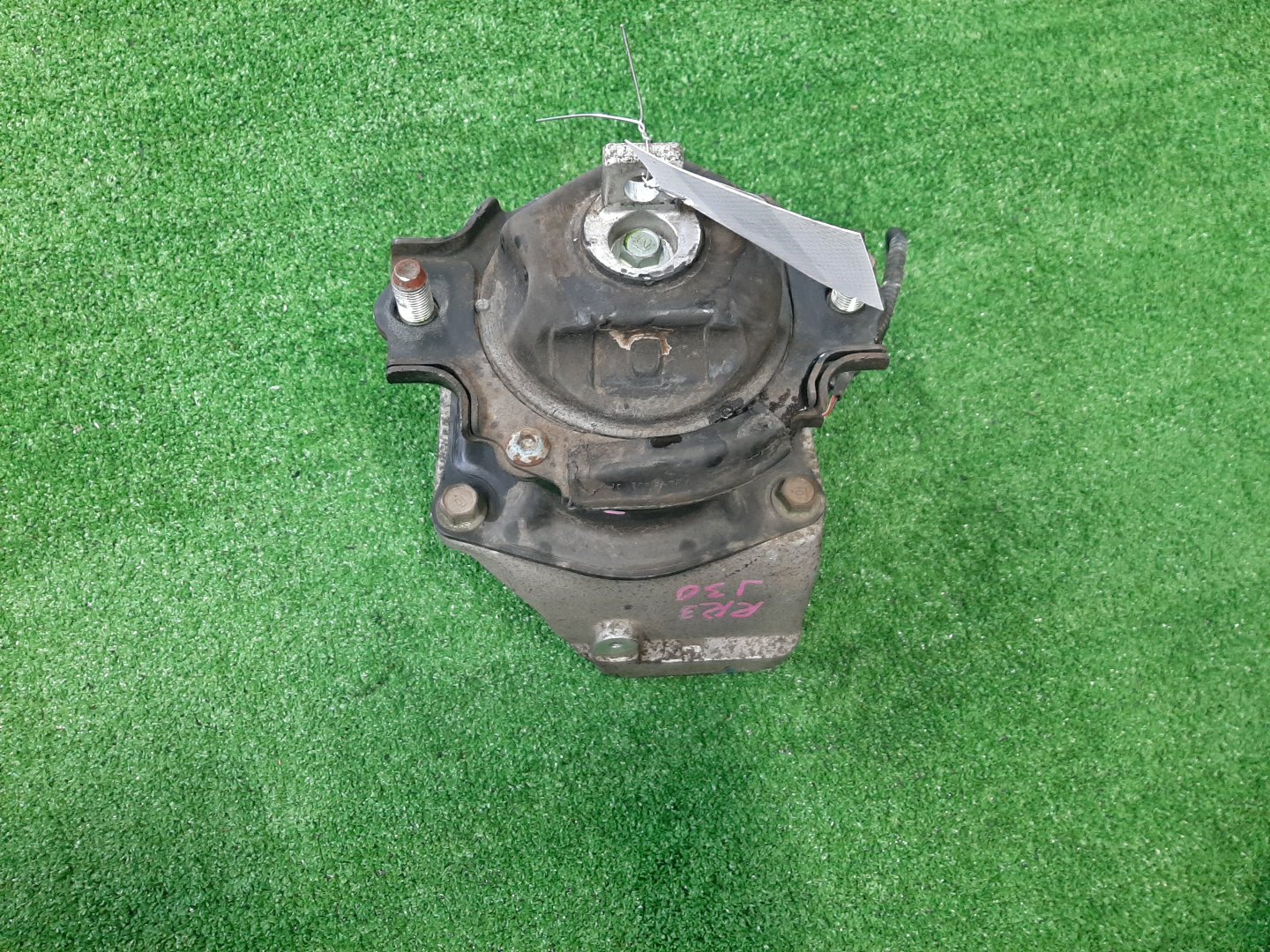 Подушка двс задняя HONDA ELYSION RR3 J30A 1 ракурс