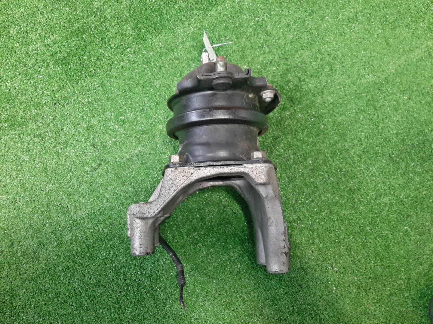 Подушка двс задняя HONDA ELYSION RR3 J30A 4 ракурс