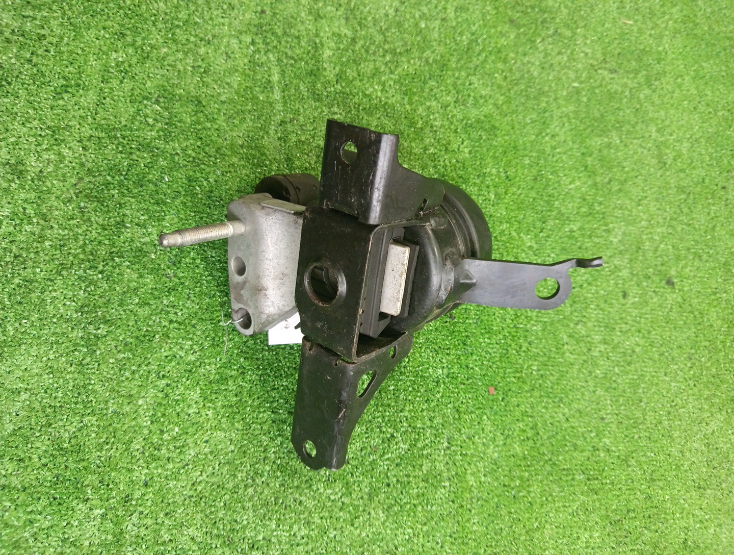 Подушка двс правая передняя TOYOTA VITZ KSP130 1KR-FE 1 ракурс