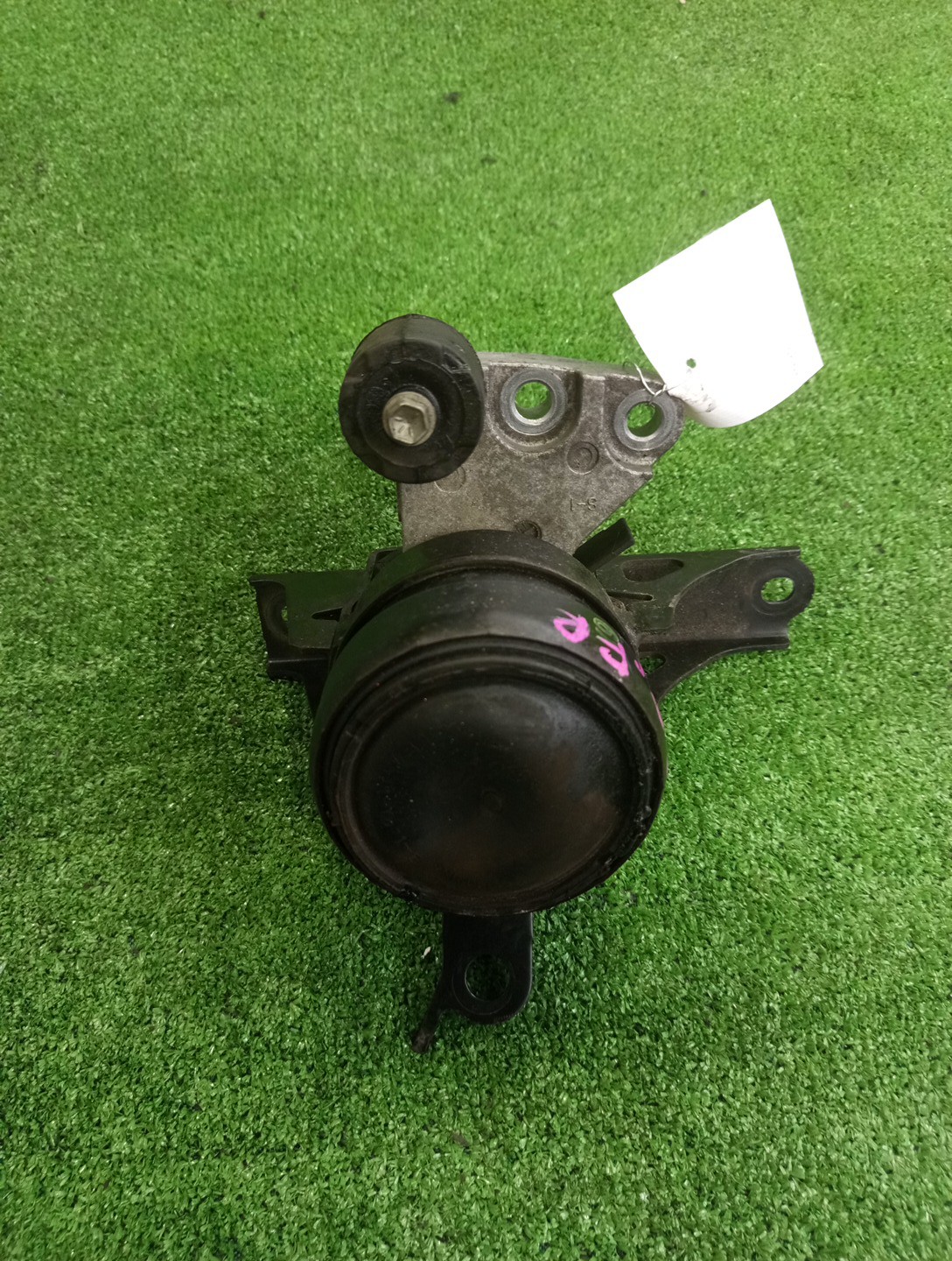 Подушка двс правая передняя TOYOTA VITZ KSP130 1KR-FE 2 ракурс