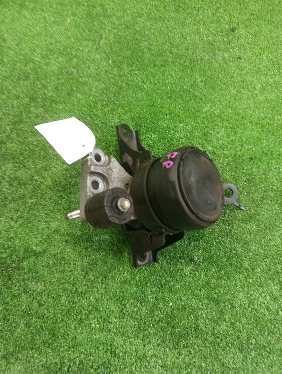 Подушка двс правая передняя TOYOTA VITZ KSP130 1KR-FE 3 ракурс