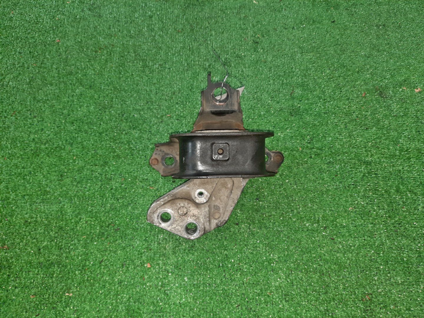 Подушка двс правая передняя TOYOTA VITZ SCP10 1SZ-FE 1 ракурс