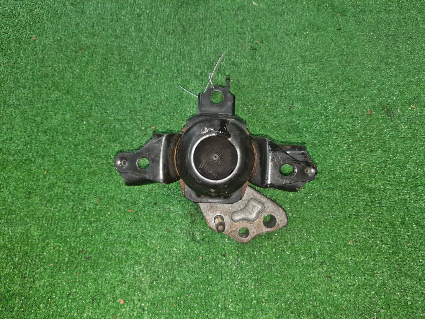Подушка двс правая передняя TOYOTA VITZ SCP10 1SZ-FE 2 ракурс