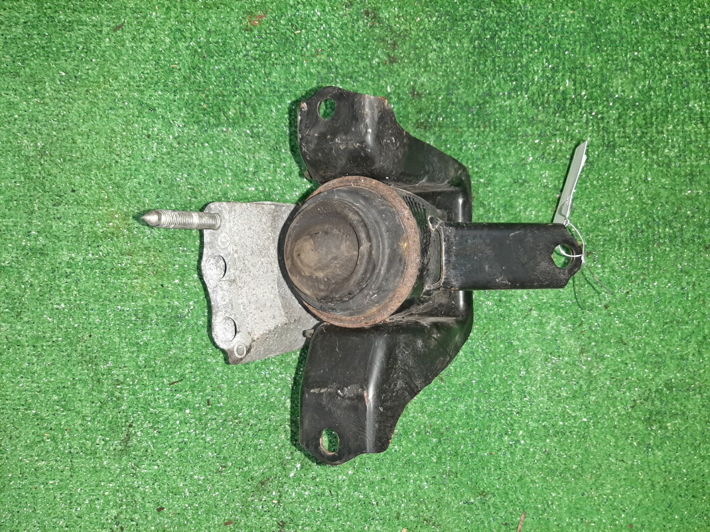 Подушка двс правая передняя TOYOTA PASSO KGC30 1KR-FE 1 ракурс