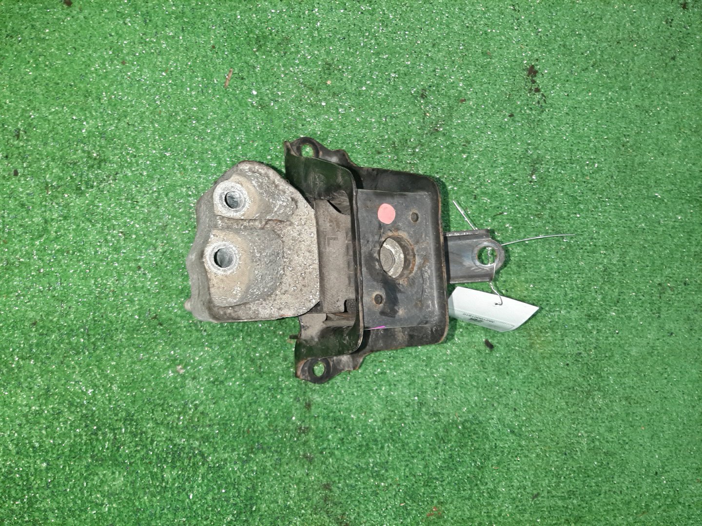 Подушка двс правая передняя TOYOTA PASSO KGC30 1KR-FE 2 ракурс