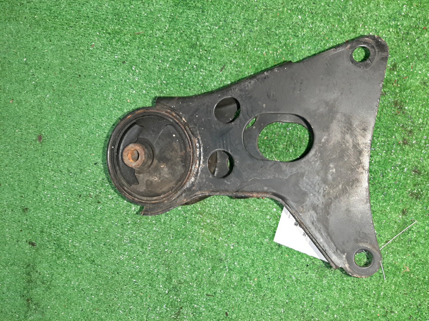 Подушка двс задняя NISSAN AVENIR PW11 SR20DE 3 ракурс