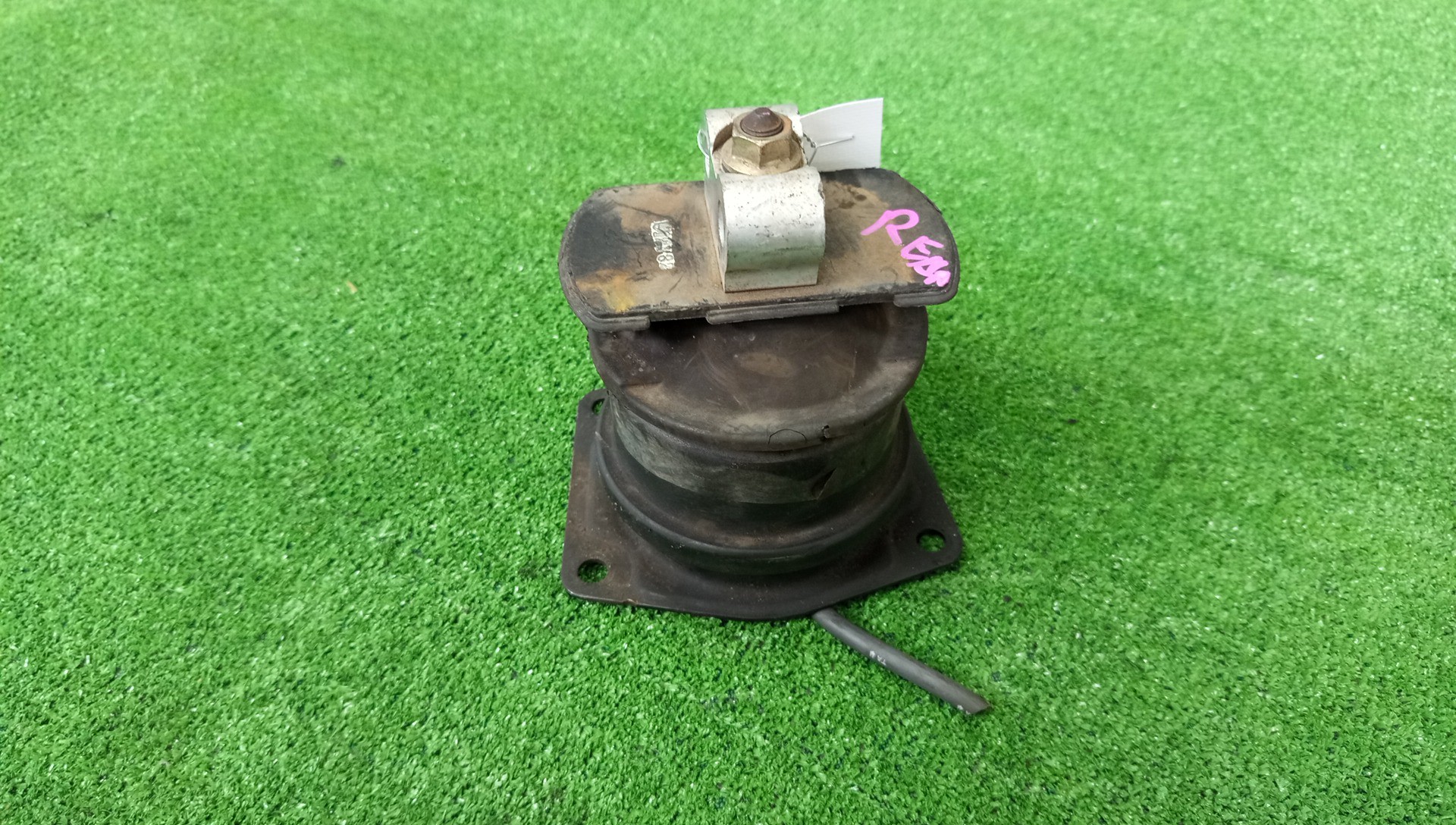 Подушка двс задняя HONDA AVANCIER TA4 J30A 1 ракурс