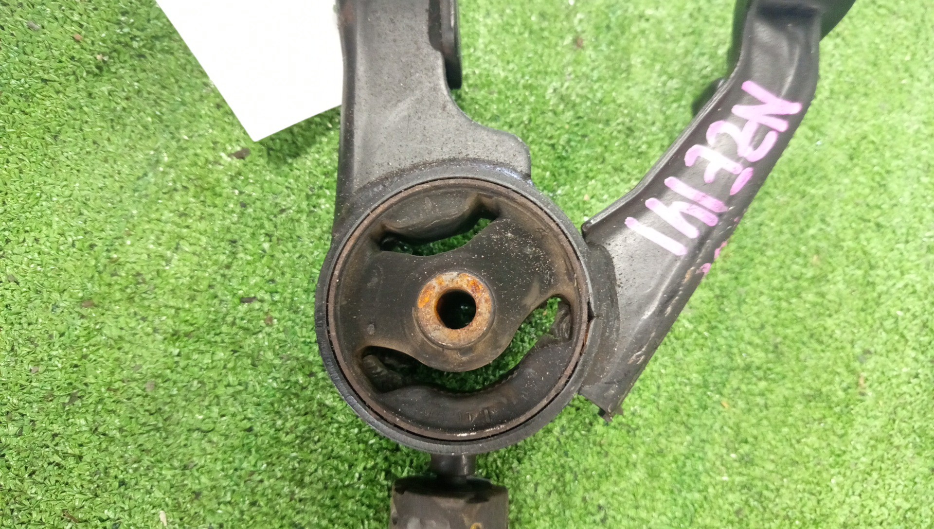 Подушка двс задняя TOYOTA COROLLA FIELDER NZE141G 1NZ-FE 3 ракурс