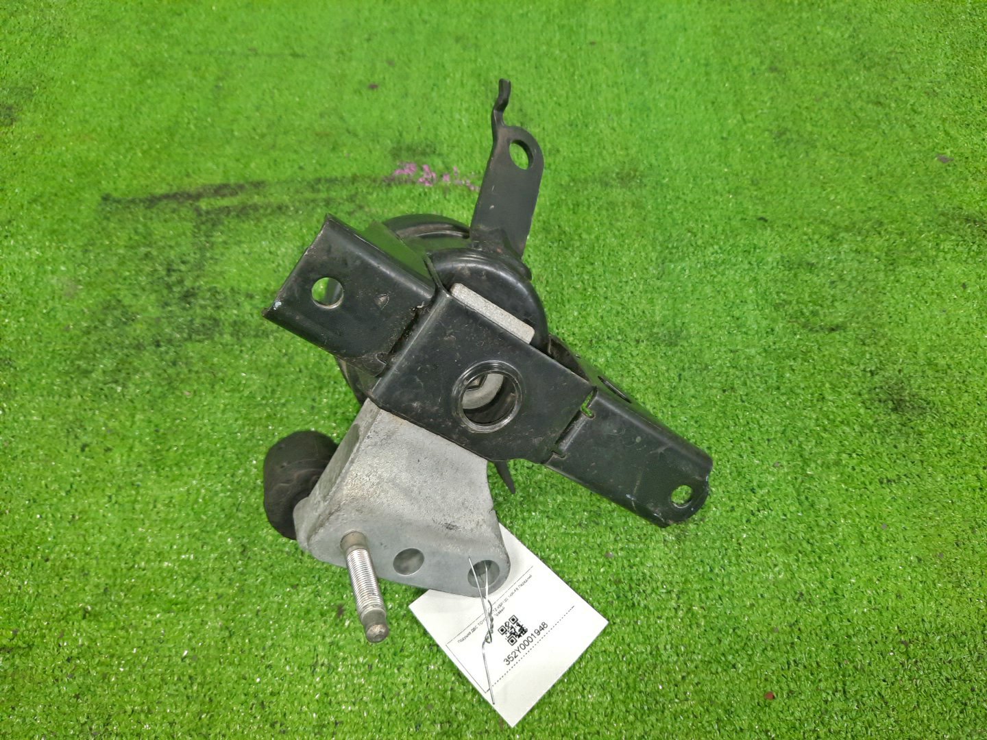 Подушка двс правая передняя TOYOTA VITZ KSP130 1KR-FE 2 ракурс
