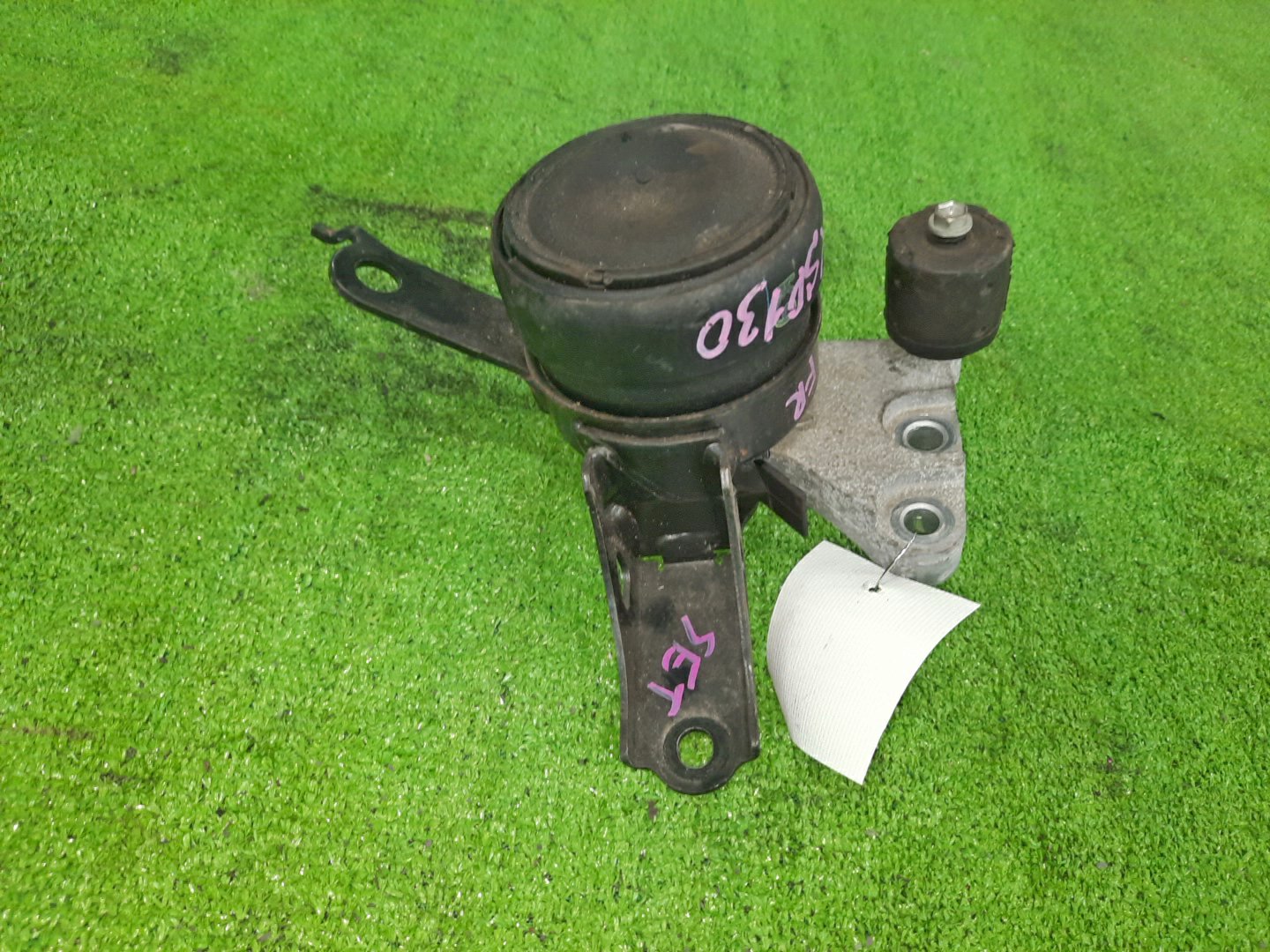 Подушка двс правая передняя TOYOTA VITZ KSP130 1KR-FE 4 ракурс