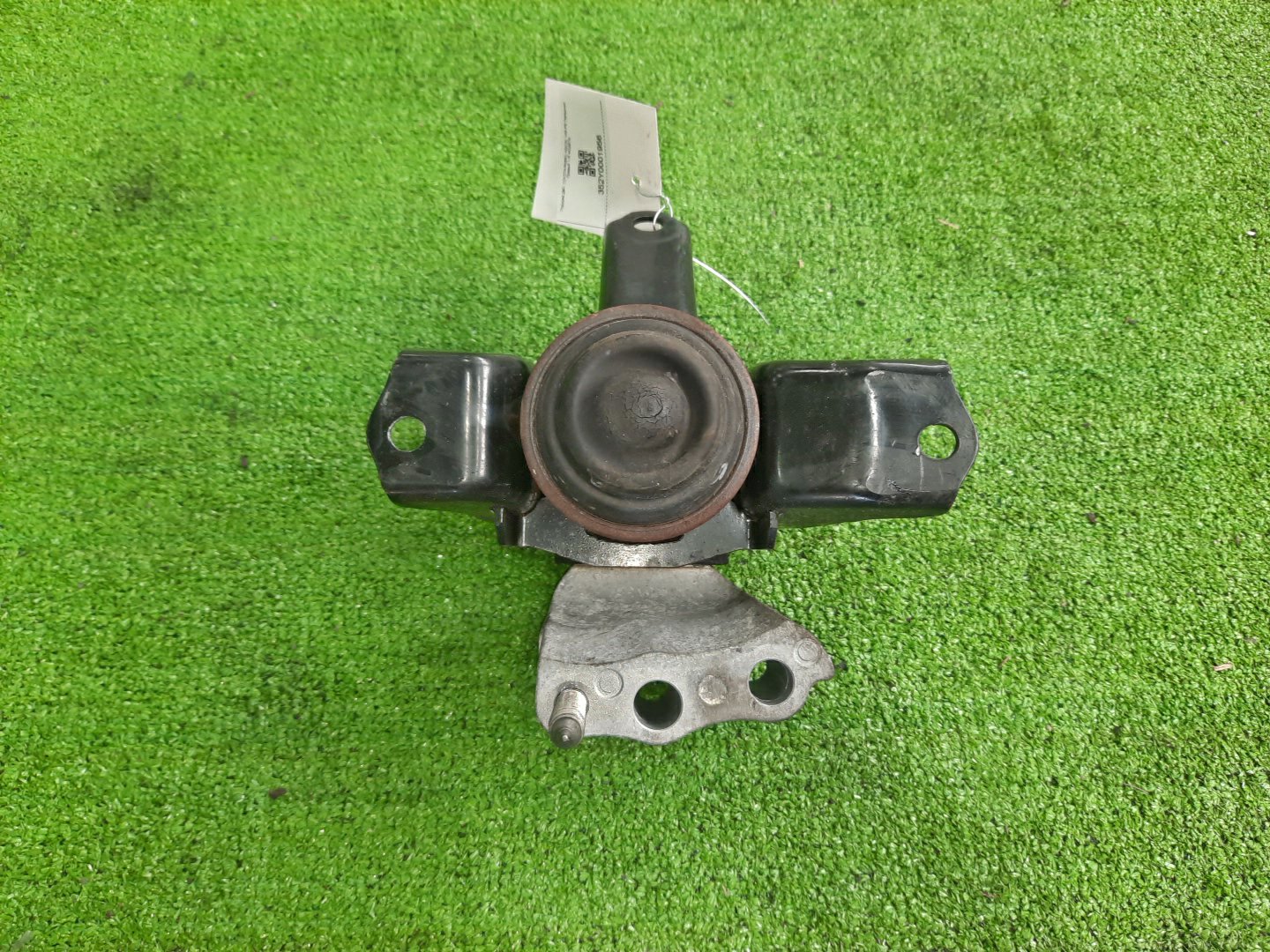 Подушка двс правая передняя TOYOTA PASSO KGC30 1KR-FE 3 ракурс