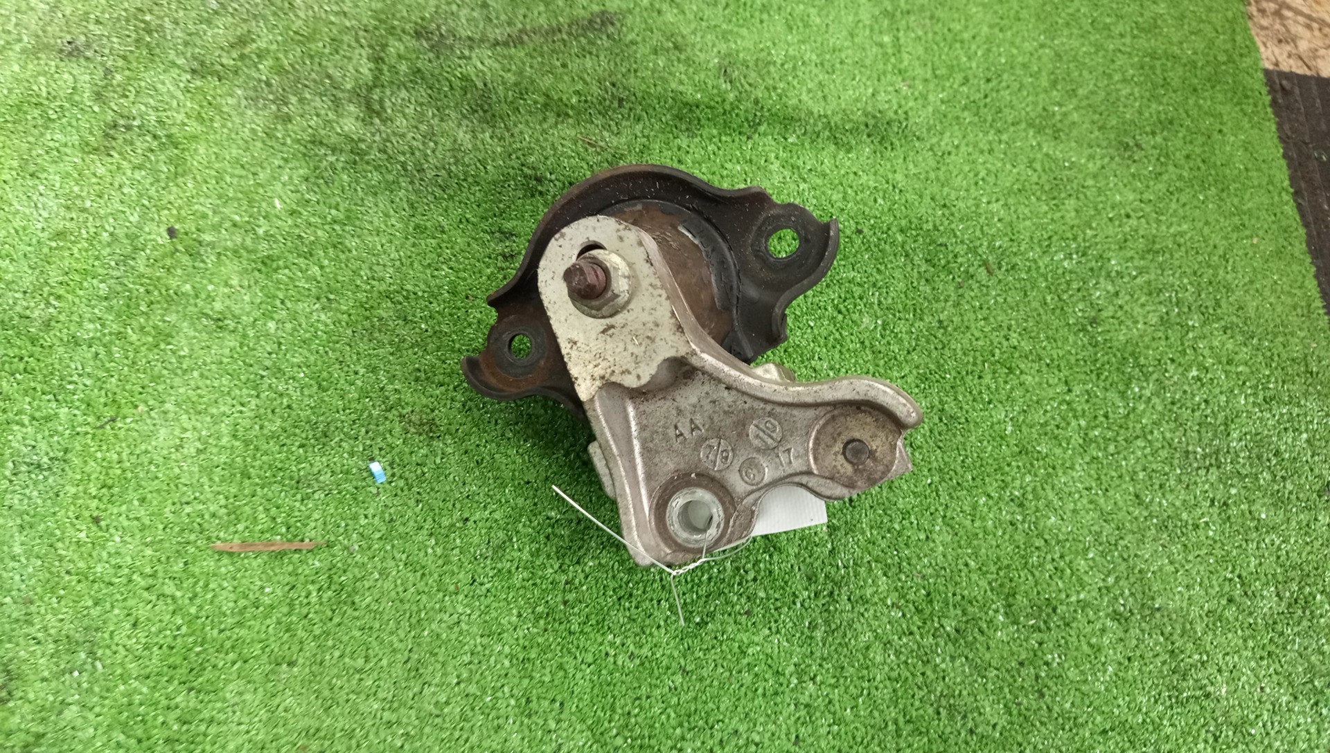 Подушка двс правая передняя HONDA FIT GD1 L13A 1 ракурс