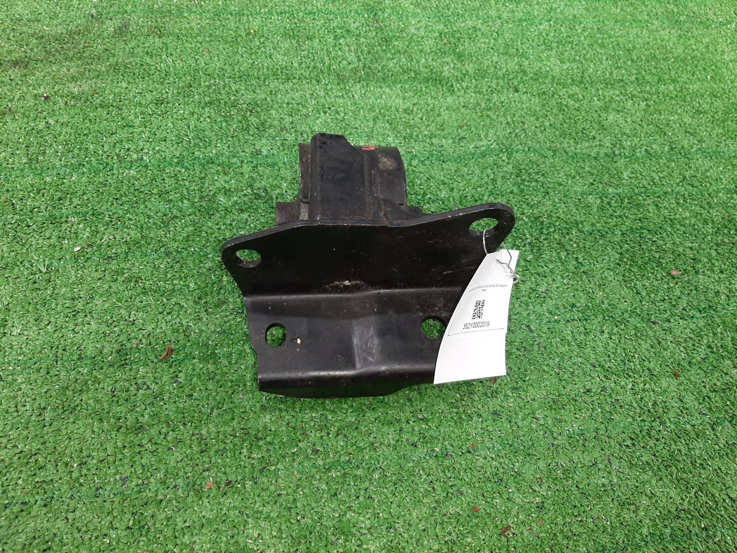 Подушка двс левая передняя TOYOTA VISTA SV50 3S-FSE 3 ракурс Подушка двс левая передняя TOYOTA VISTA SV50 3S-FSE 3 ракурс
