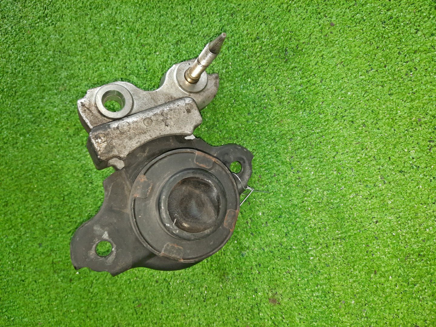 Подушка двс правая передняя HONDA FIT GD1 L13A 2 ракурс