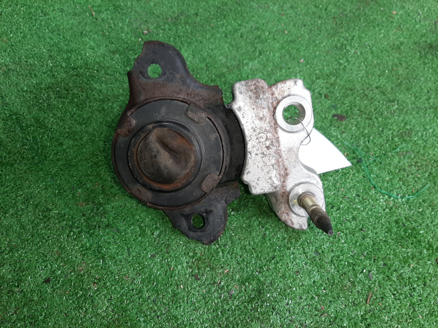 Подушка двс правая передняя HONDA FIT GD1 L13A 2 ракурс