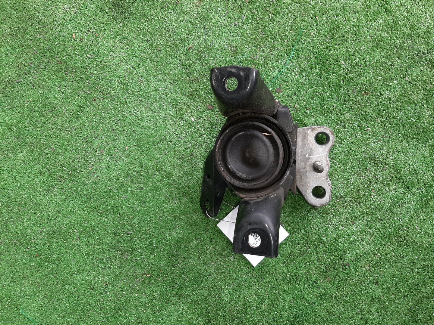 Подушка двс правая передняя TOYOTA NOAH ZRR70G 3ZR-FE 2 ракурс Подушка двс правая передняя TOYOTA NOAH ZRR70G 3ZR-FE 2 ракурс