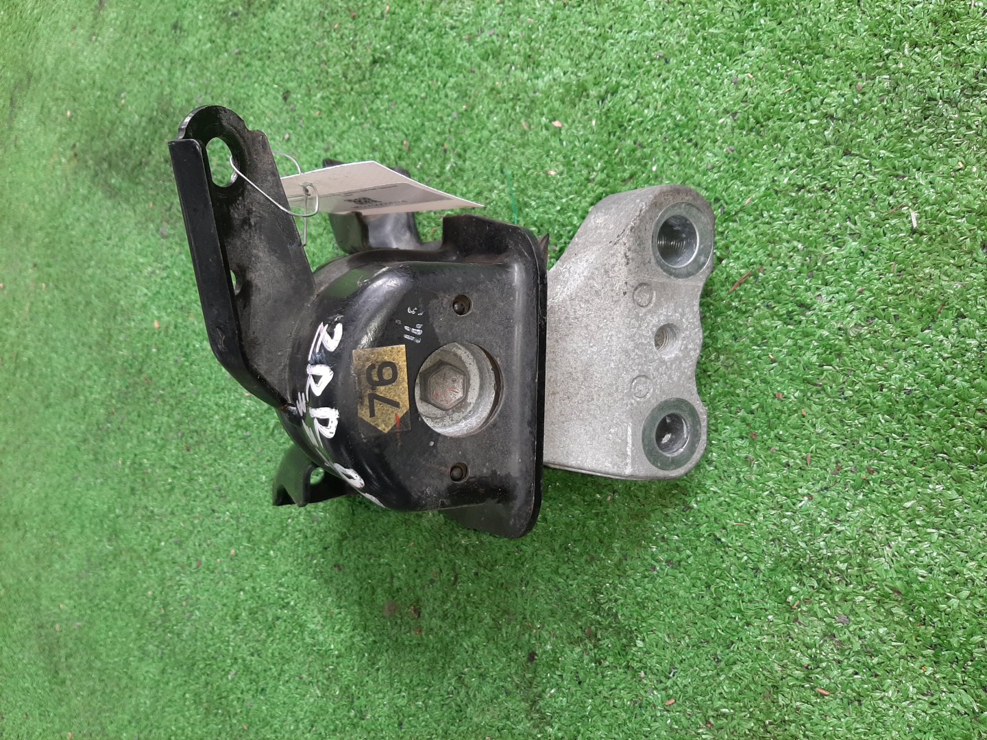 Подушка двс правая передняя TOYOTA VOXY ZRR80G 3ZR-FAE 1 ракурс Подушка двс правая передняя TOYOTA VOXY ZRR80G 3ZR-FAE 1 ракурс