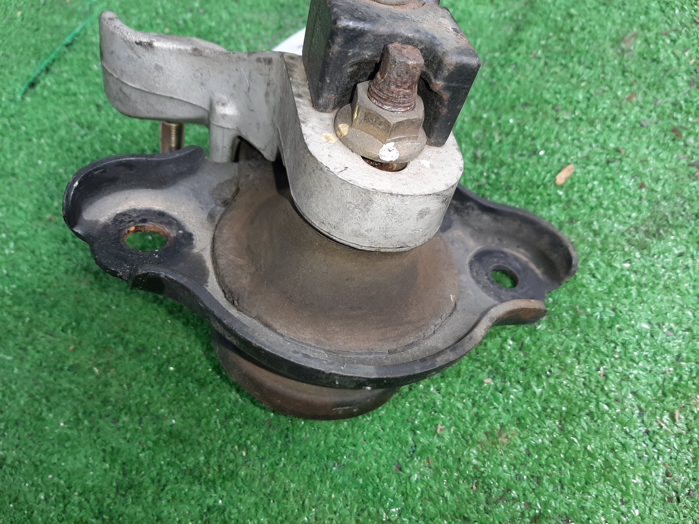 Подушка двс правая передняя HONDA FIT GD3 L15A 3 ракурс