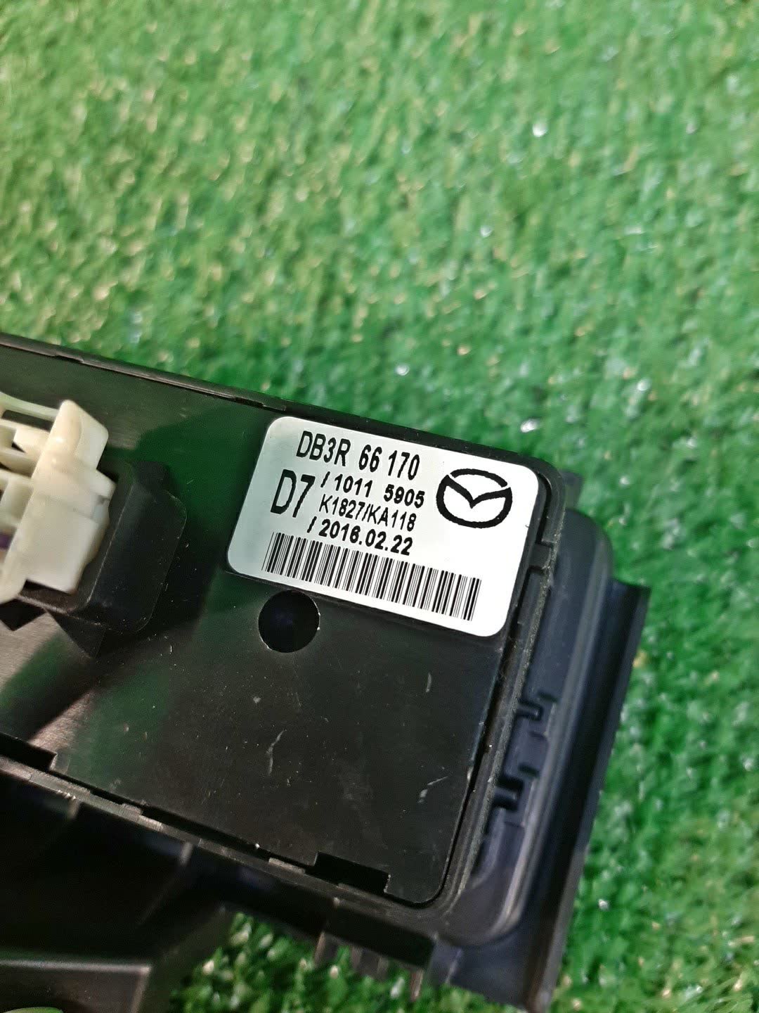 Кнопка MAZDA CX-3 DK5FW 10115905 3 ракурс
