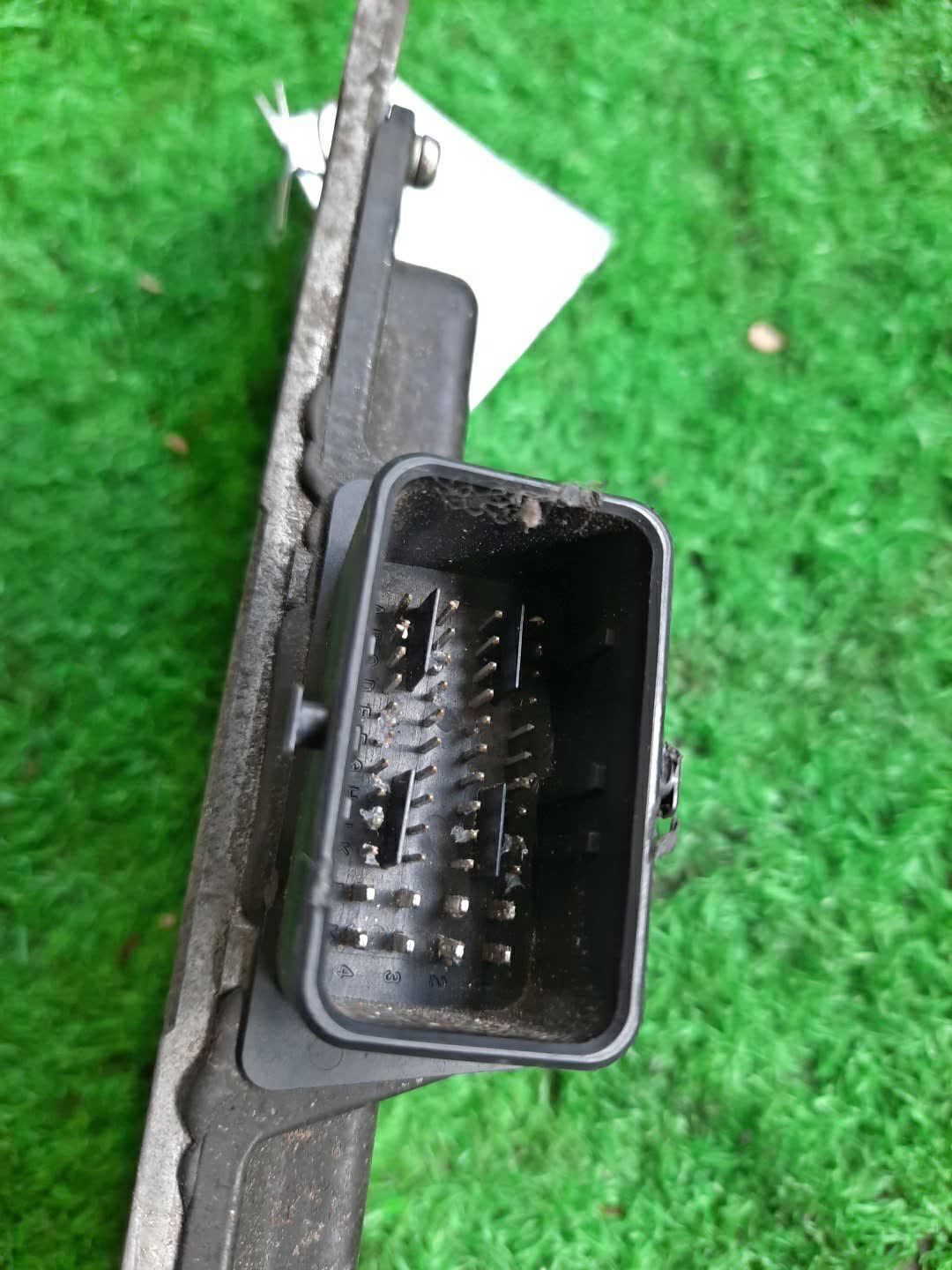 Блок управления NISSAN LAFESTA B30 MR20DE 31036-EN010 3 ракурс