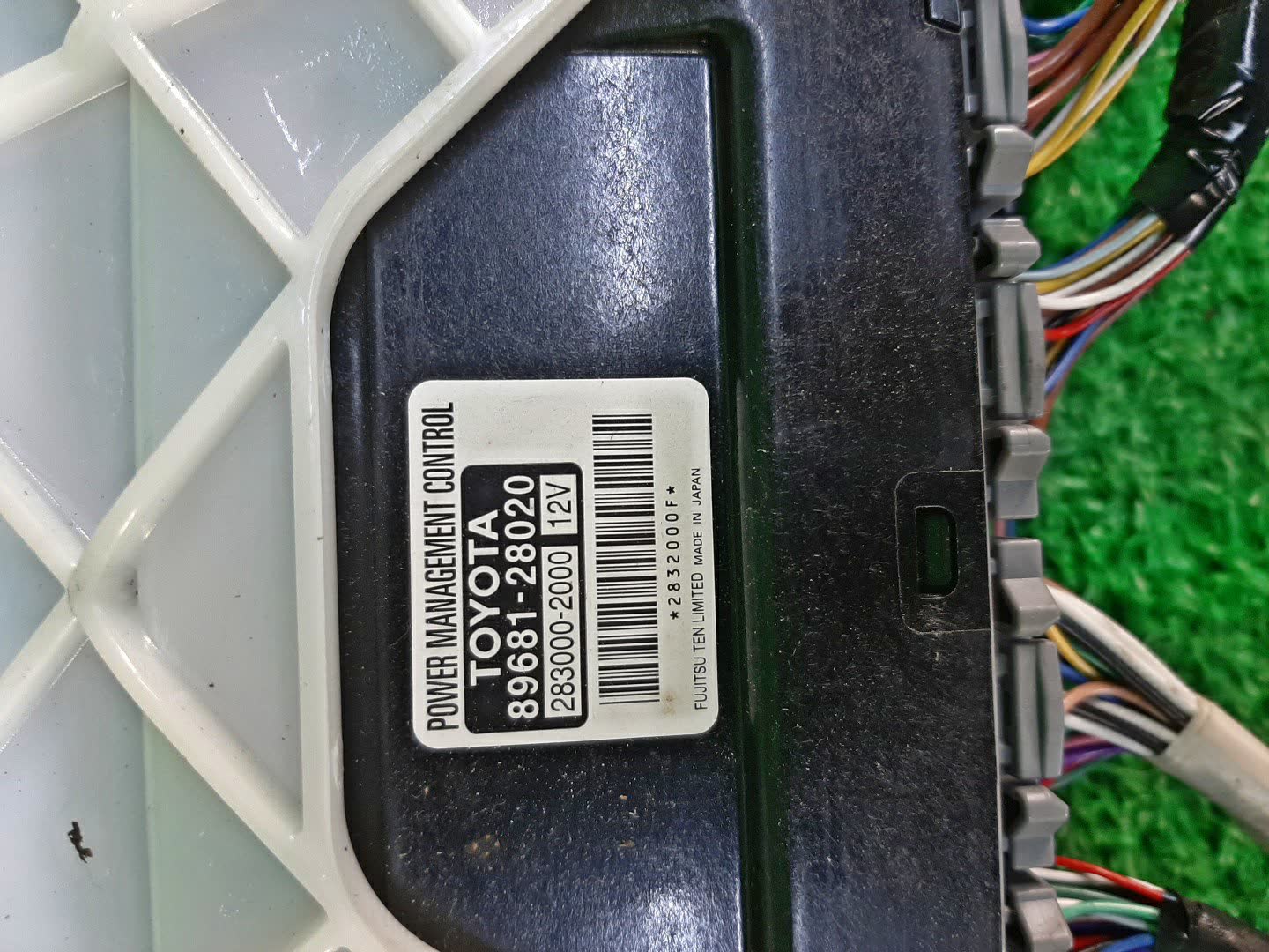 Блок управления TOYOTA ESQUIRE ZWR80G 89681-28020 2 ракурс