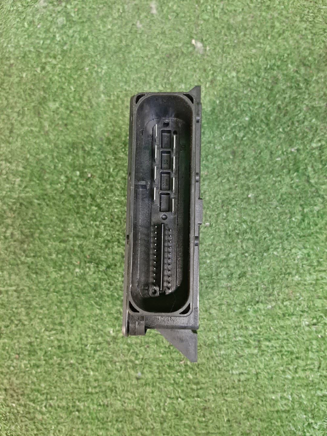Блок управления MERCEDES-BENZ CLA-Class C117, X117, 117342, 117352, 117344, 117346, 117347, 117351, 117952, 117942, 117944, 117946, 117951, 117947 A1669008606 2 ракурс