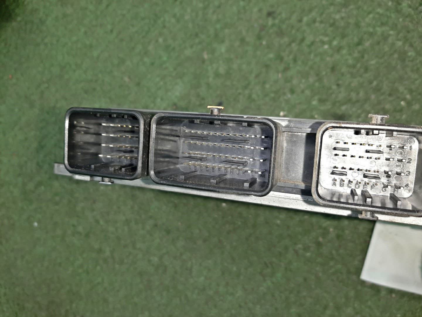 Блок управления NISSAN SERENA C25 MR20DE A56-092 3 ракурс