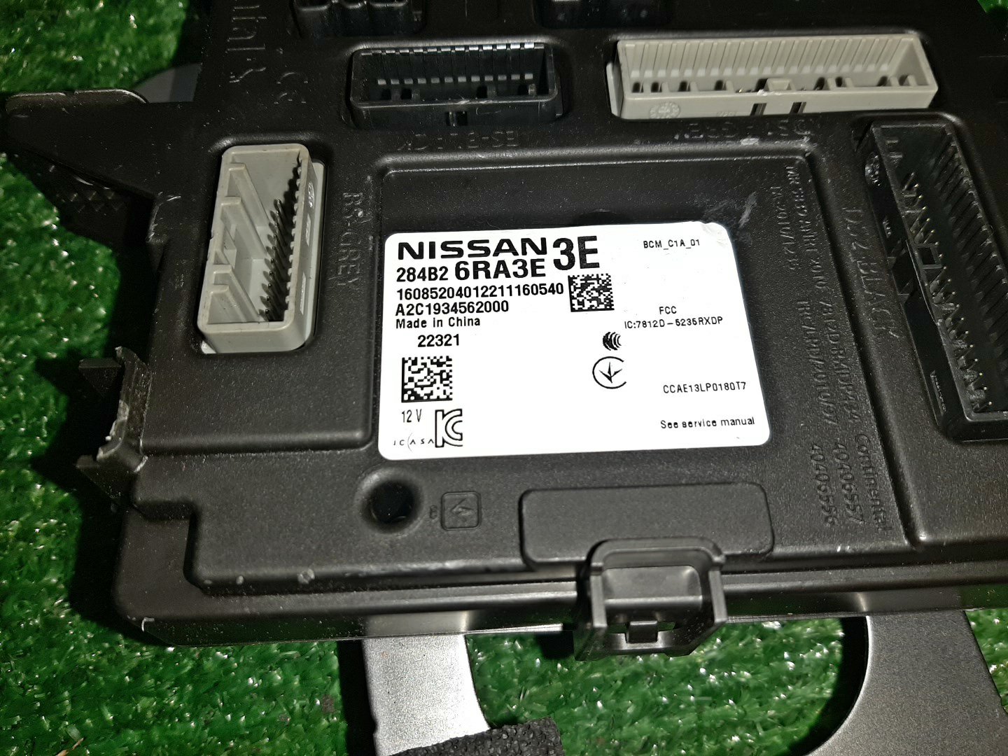 Блок управления NISSAN X-TRAIL SNT33 KR15DDT 284B2-6RA3E 2 ракурс