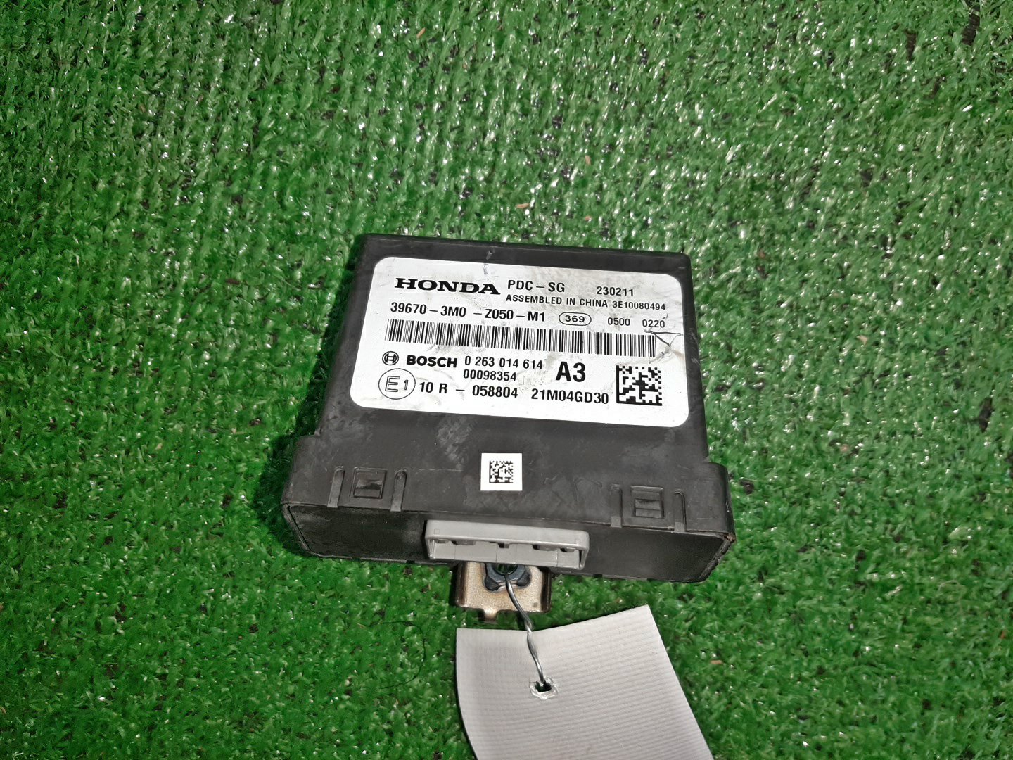 Блок управления HONDA VEZEL RV5 39670-3M0-Z050-M1 1 ракурс