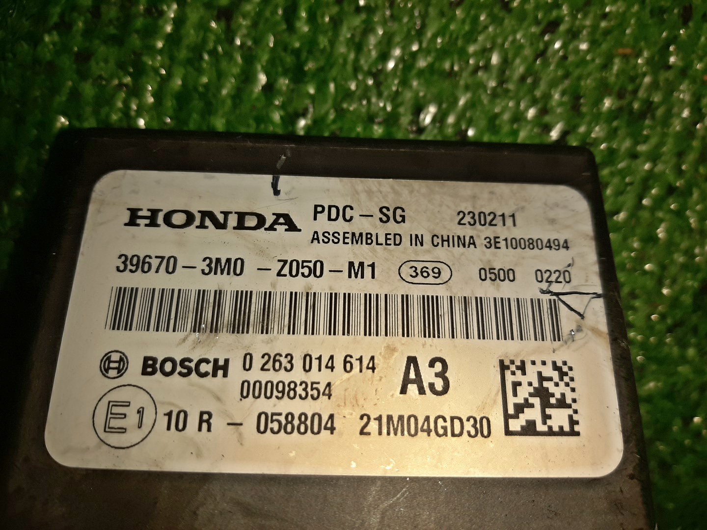 Блок управления HONDA VEZEL RV5 39670-3M0-Z050-M1 3 ракурс