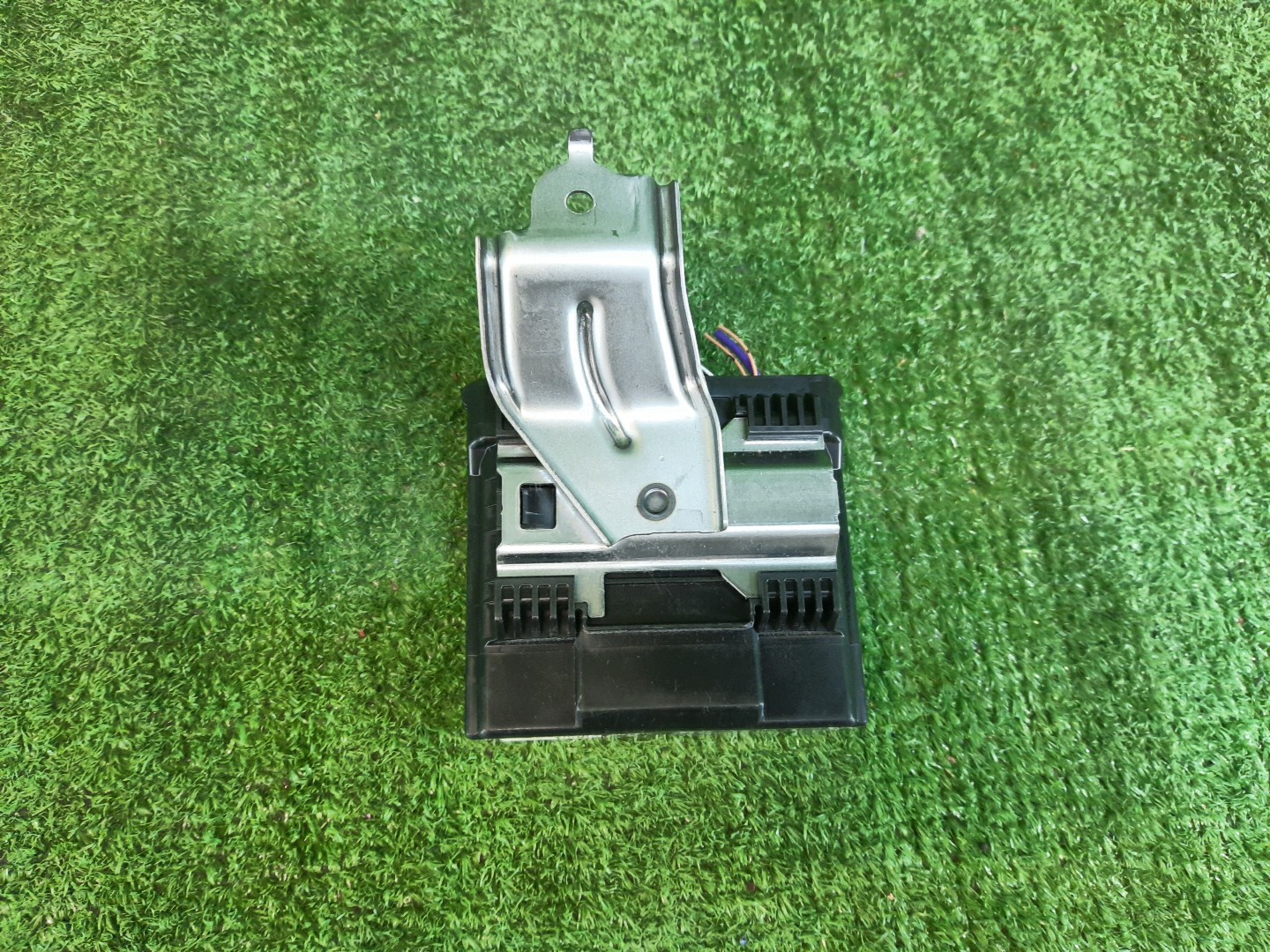 Блок управления HONDA VEZEL RV5 38850-3M0-J020 1 ракурс