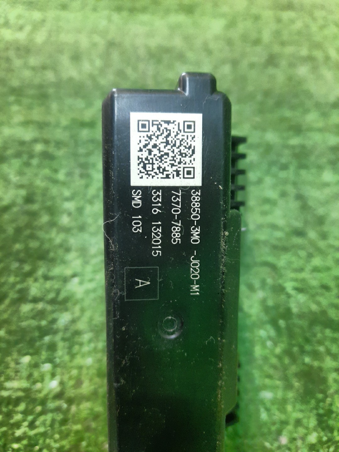 Блок управления HONDA VEZEL RV5 38850-3M0-J020 3 ракурс