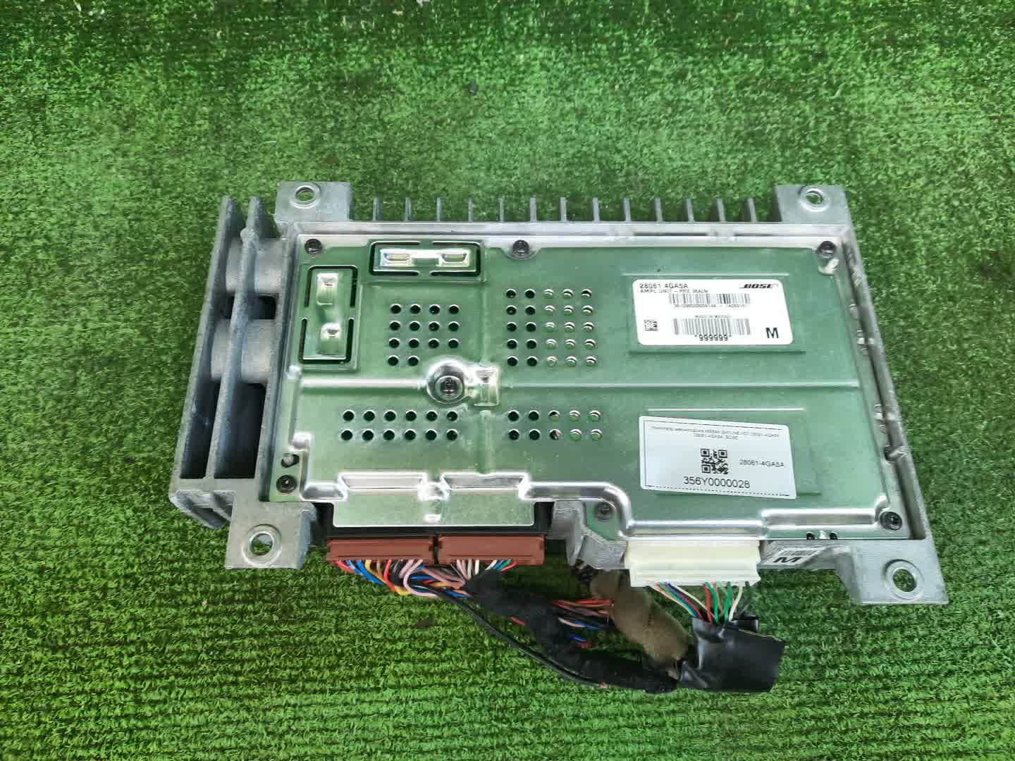 Усилитель магнитофона NISSAN SKYLINE HV37 28061-4GA5A 2 ракурс