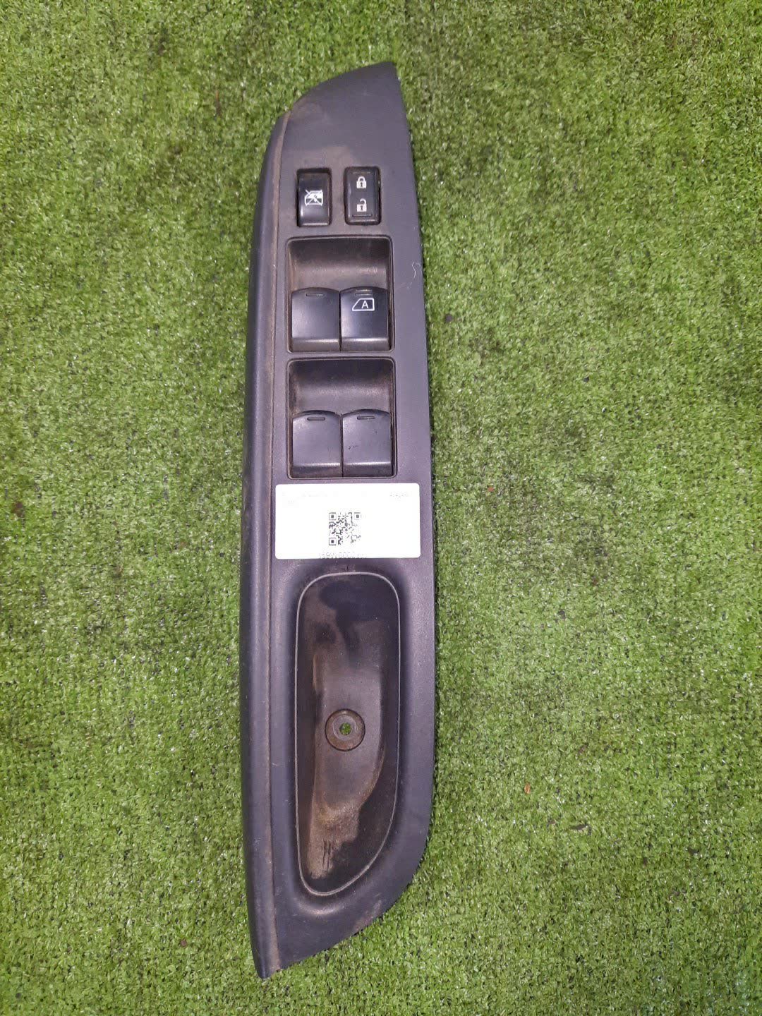 Блок управления стеклами правый передний NISSAN LATIO N17 254013AA1D 1 ракурс