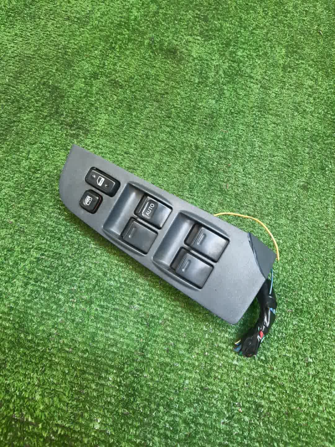 Блок управления стеклами правый передний TOYOTA STARLET EP95 84820-12350 1 ракурс