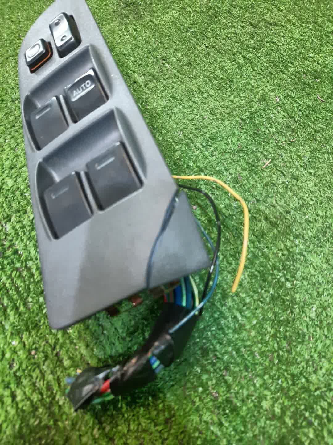 Блок управления стеклами правый передний TOYOTA STARLET EP95 84820-12350 2 ракурс
